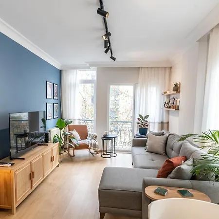 Charming - Near Axis Mall Апартаменты *