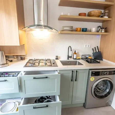Charming - Near Axis Mall Апартаменты